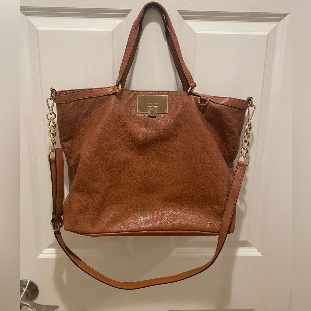 Large tan leather Michael kors crossbody